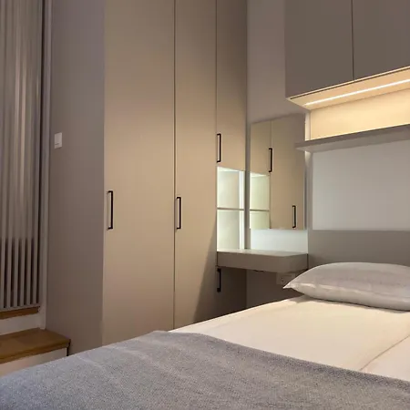 Luxury Prime With Parking Apartman