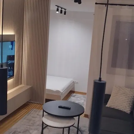 Luxury Prime With Parking Apartment *