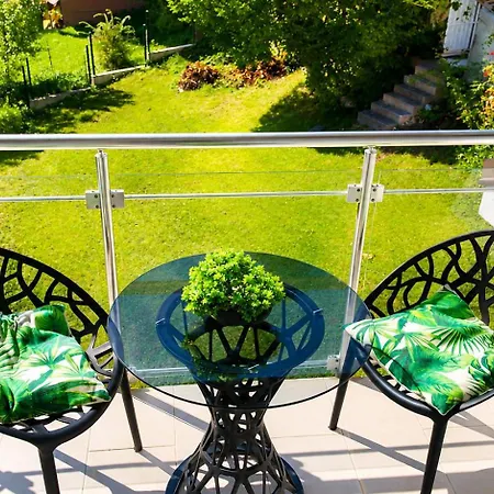 Luxury Prime With Parking Apartment *